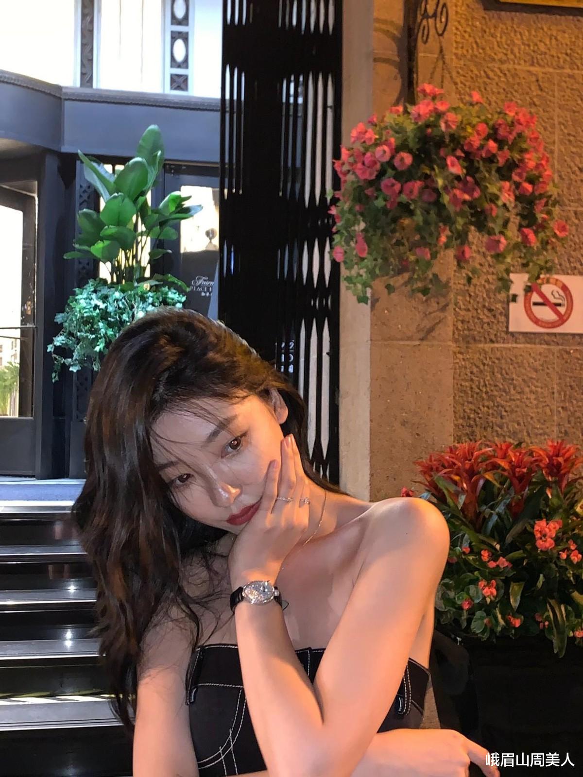 峨眉山周美人|女人适合戴“手镯”还是“手表”?答案在于这三点,戴错很尴尬