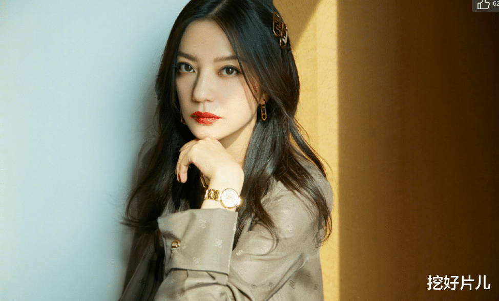 赵薇|赵薇风波后首次发声了，四个字攻破谣言，还是凉得不够彻底？