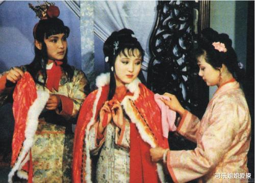 红楼梦|《红楼梦》33年后演员现状：54岁薛宝钗仍未婚，王熙凤一生无子