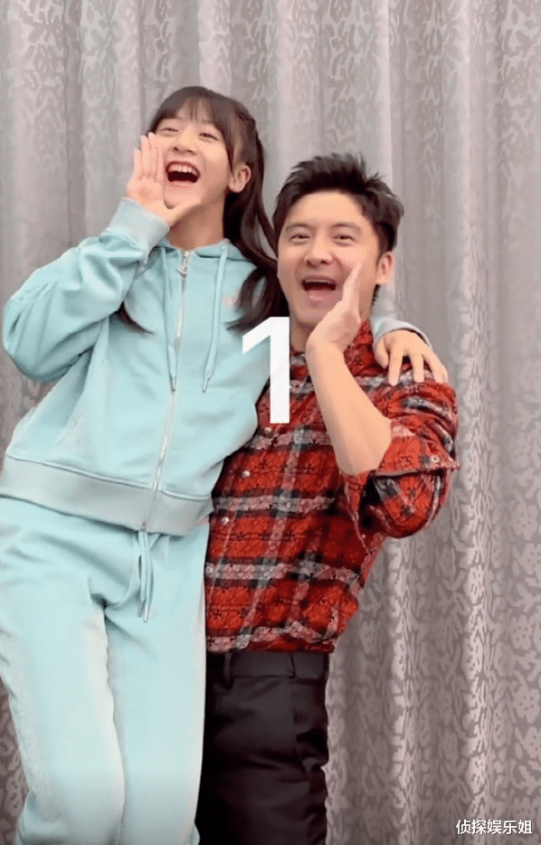 田雨橙|幸福！田亮重现8年前与女儿温情瞬间，单手抱13岁森碟直呼费劲