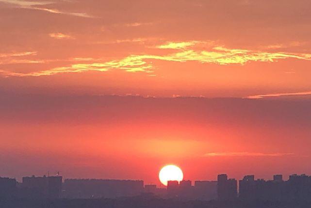 后天是十月望日,老人说:后日很不一般,“望日被破”,有啥预兆