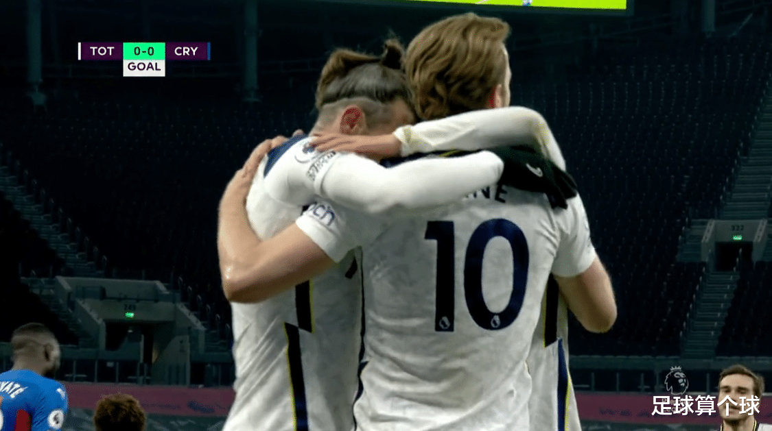 凱恩|忍俊不禁！熱刺球星把自己裹成粽子，貼心地給大哥凱恩披上毛毯