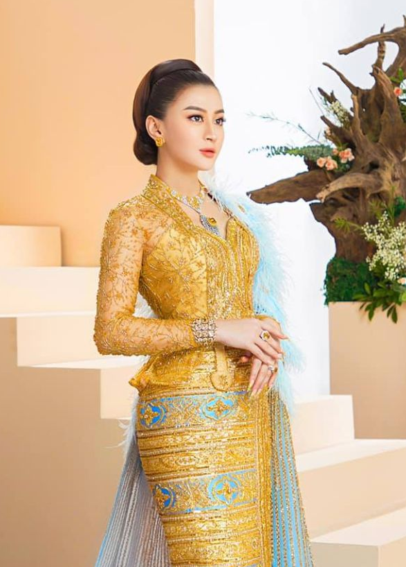 全球时尚号|缅甸宅男女神，穿金服带金饰好贵气，回头一笑百媚生