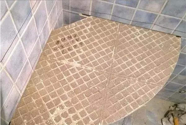 装修时尚家|老公执意在卫生间弄这样的洗手台，弄完之后效果不忍直视！