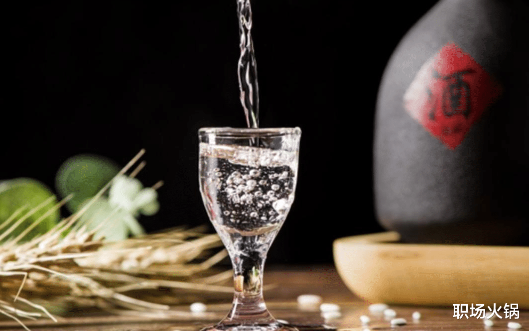 茅台|职场应酬，不会区分纯粮、勾兑酒？行家3个方法：远离勾兑酒