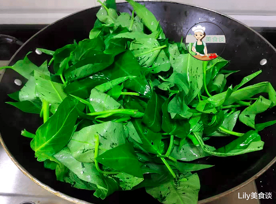 芹菜|夏天，吃菠菜不如吃它，钙含量是西红柿12倍，2元炒一盘，别不懂吃