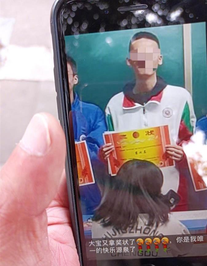 谋稻粱矣 成都学生坠亡事件疑点太多,官媒怒批校方态度,要求公开所有信息