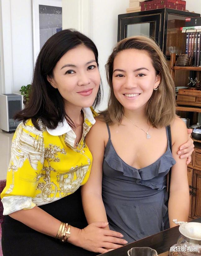 苏芒|时尚女魔头的毁灭史,和她又坏又拜金的名媛经历,不输吴亦凡