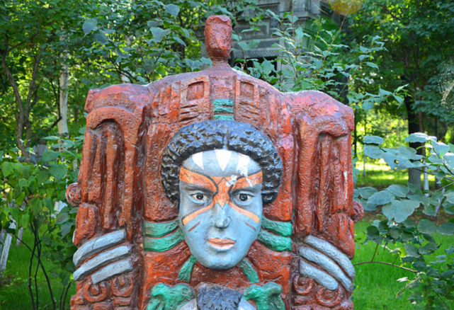 玛雅人 玛雅人曾预言2012年是世界末日，但并未成真，难道有人拯救了人类吗