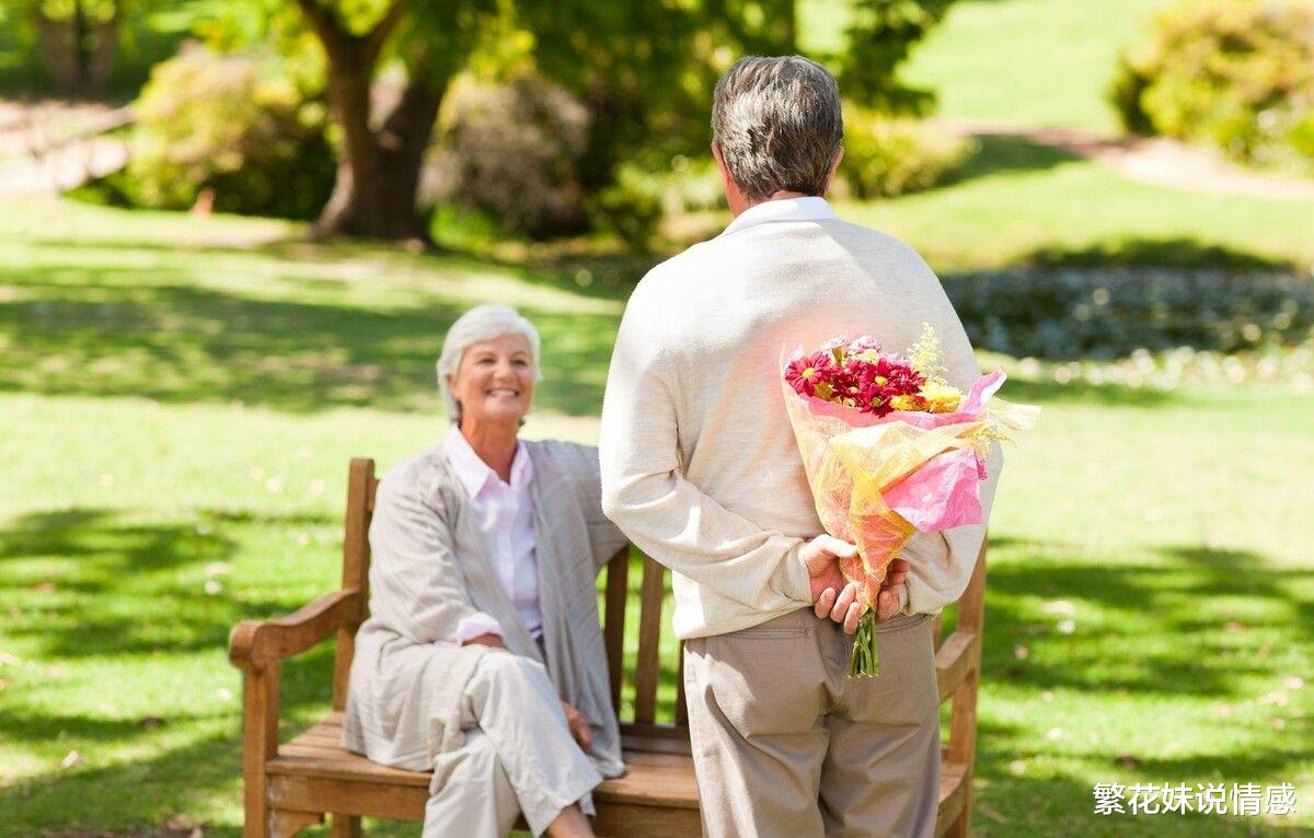 繁花妹说情感|36岁小伙和55岁大妈再婚,大妈:和他结婚后,他说我更年轻漂亮了