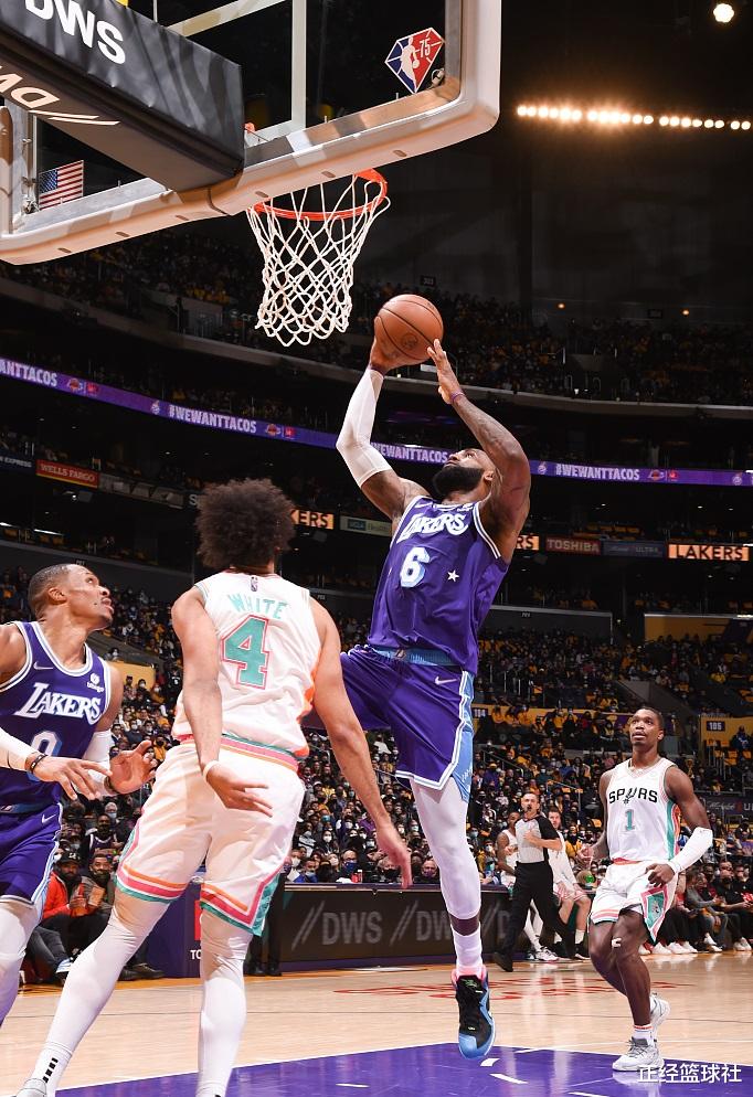 勒布朗·詹姆斯|詹姆斯曬個人10項年終大戰(zhàn)紀(jì)錄：兩項第1+4項第2，明日沖科比神跡！