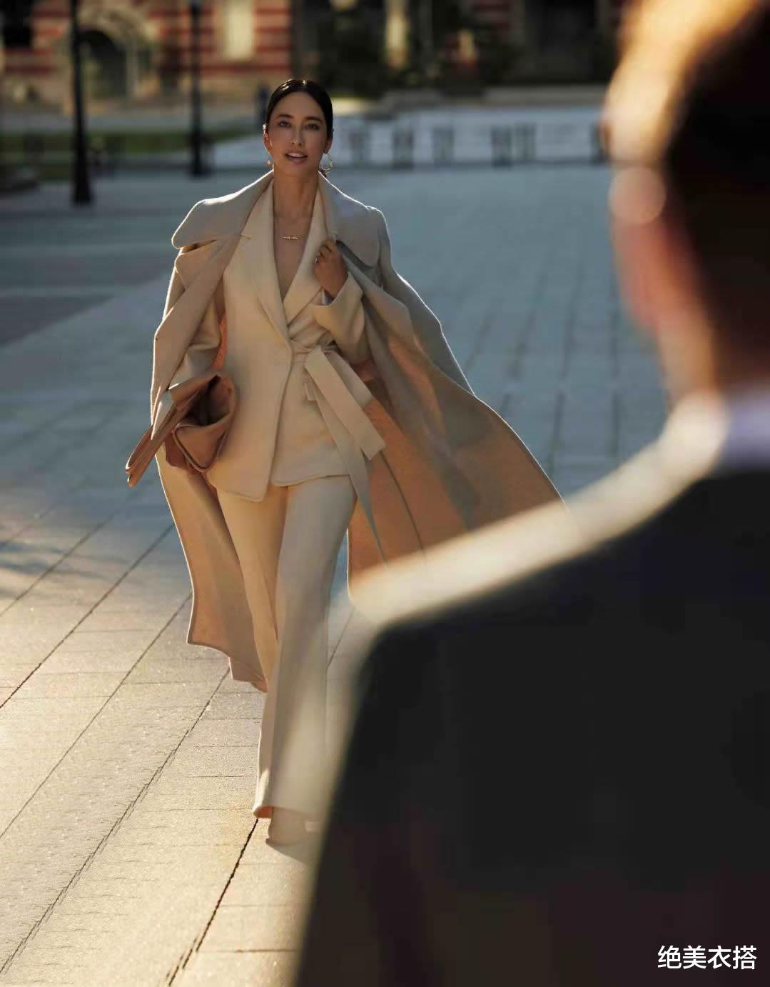 绝美衣搭 吊打一切基础色！大女人风的“米色穿搭”，堪称办公室头号时髦精