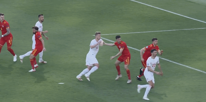 歐洲杯|9比18！歐洲杯黑馬搶1分，高中鋒救主，關(guān)鍵改判扼殺神奇換人