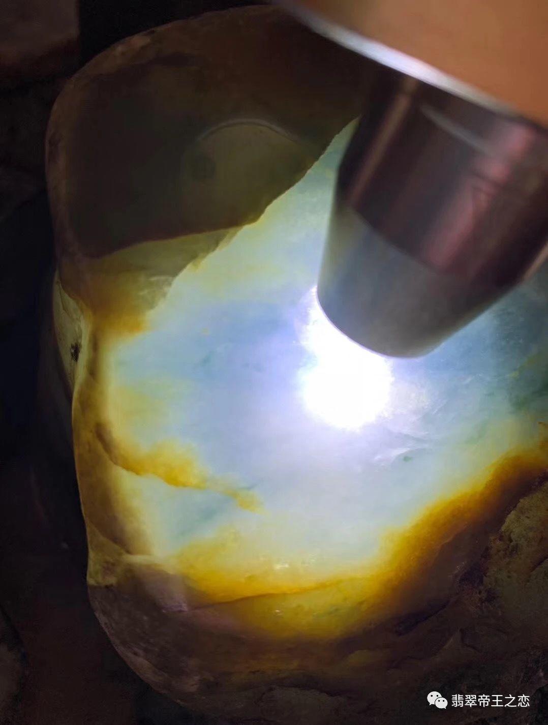 冰种翡翠|开个翡翠店容易吗？怎么才能经营好一个翡翠店铺？