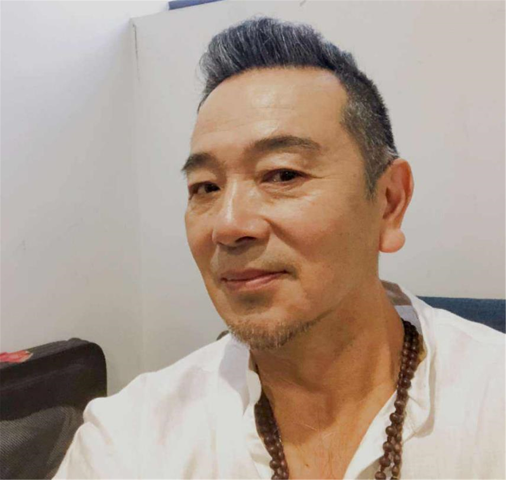 张晨光|老戏骨张晨光为娶她，连送4年玫瑰，婚后2个儿子都是试管婴儿