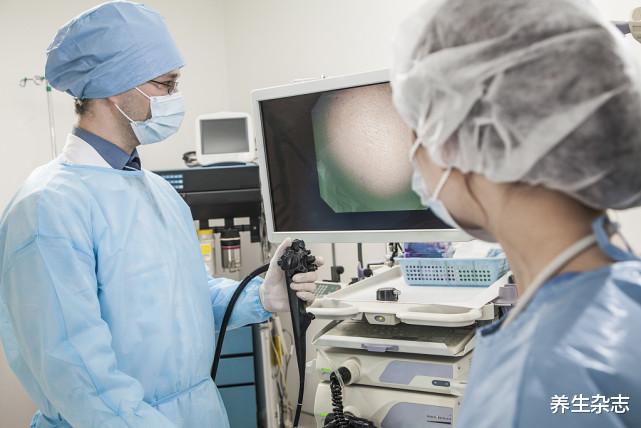 胃癌|中年男士确诊胃癌，情绪一度失控，医生叹惜：口腔早已提醒，怪自己疏忽