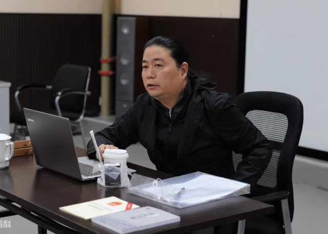 肖战|肖战《余生》撤档因被举报？汪海林曾发长文狠批，向芒果台喊话