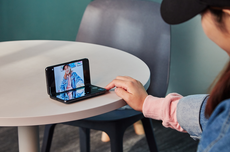 折叠屏|折叠屏悬停功能是不是鸡肋？测试Find N，系统适配是关键