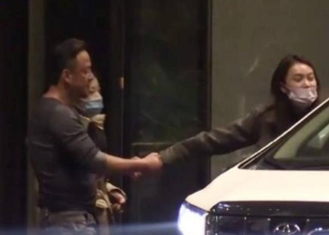 无间|杨坤近况曝光!脖子不停抽动状态不太正常,造型酷似“高明远”