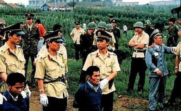 安安趣说 1996年严打，死刑犯被枪毙，最后一顿饭，到底能吃什么？