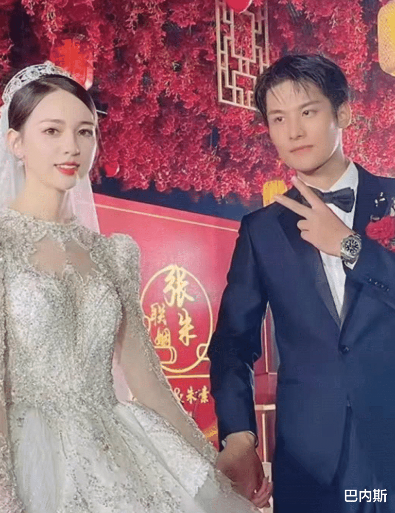 疯狂|靠打游戏睡觉一年赚上亿，疯狂小杨哥能有今天，要感谢背后的女人