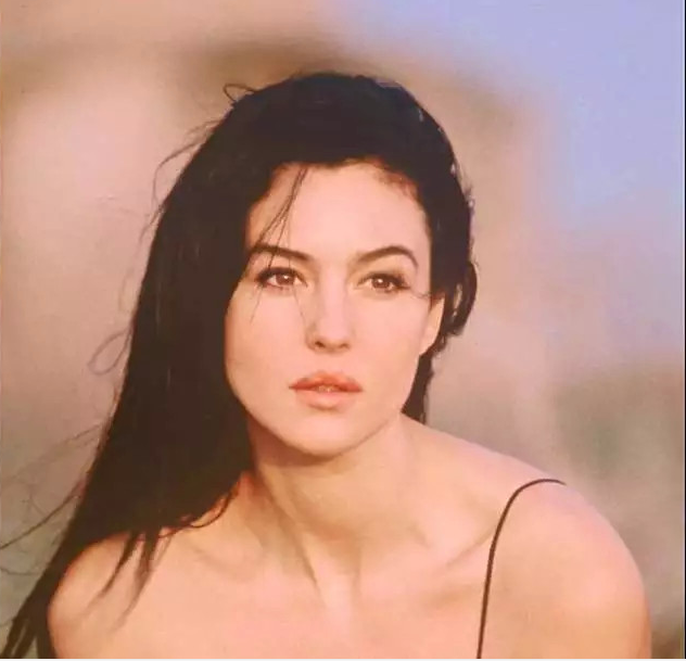 莫妮卡·贝鲁奇|莫妮卡·贝鲁奇,灿若玫瑰,风情万种