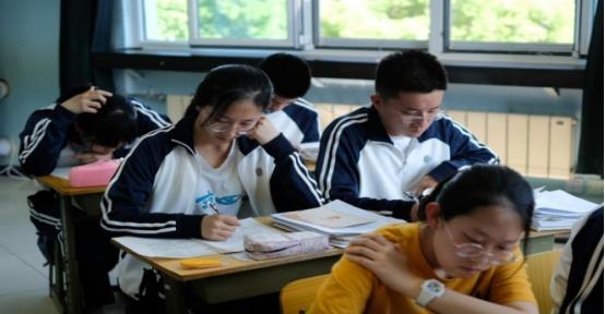 一更育儿|资深班主任直言:从教25年,这3门学科,决定了学生“智商”高低