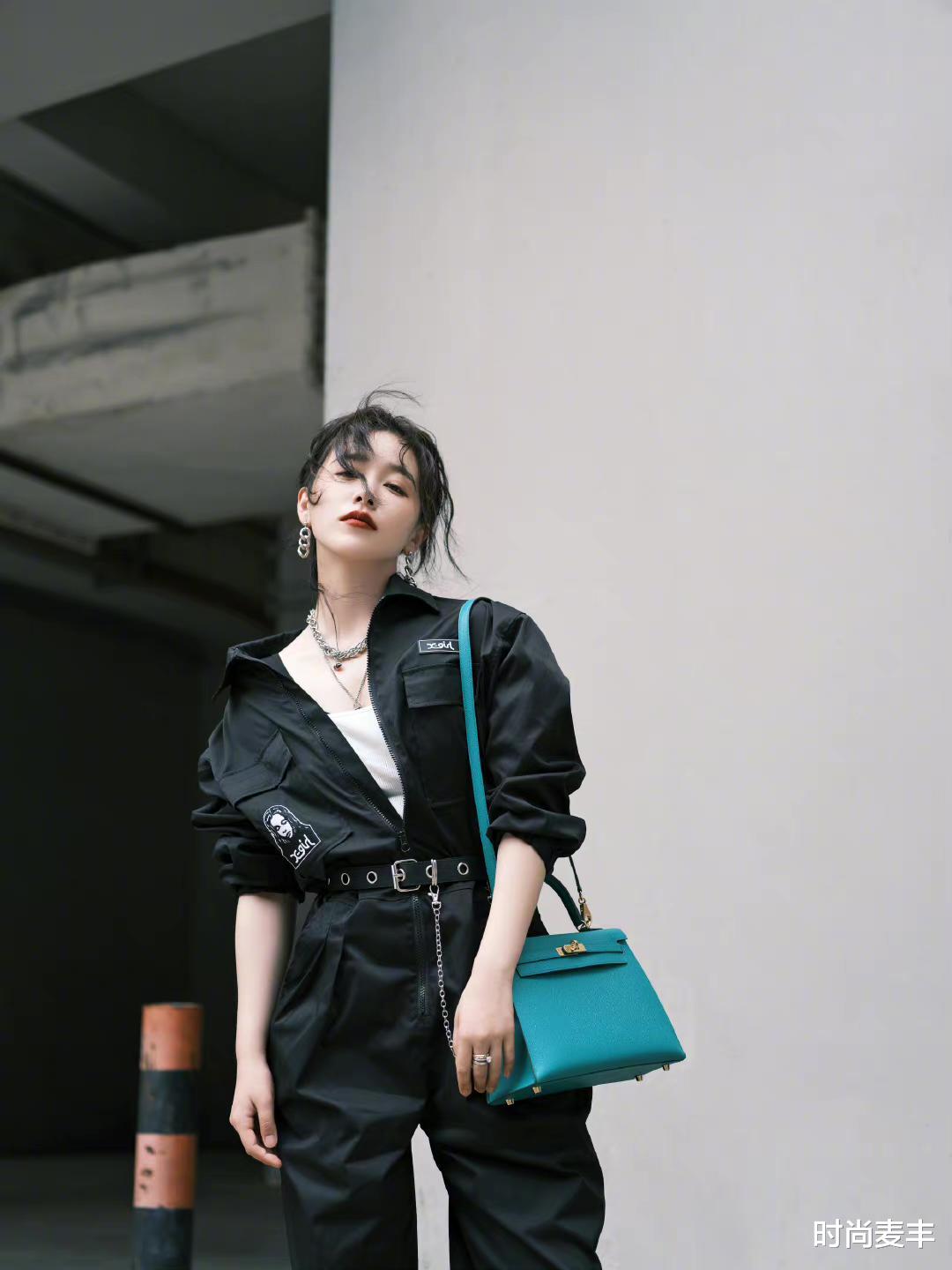 时尚麦丰|阚清子突然变酷帅，黑色连体工装裤，这是女特工要出动了吗