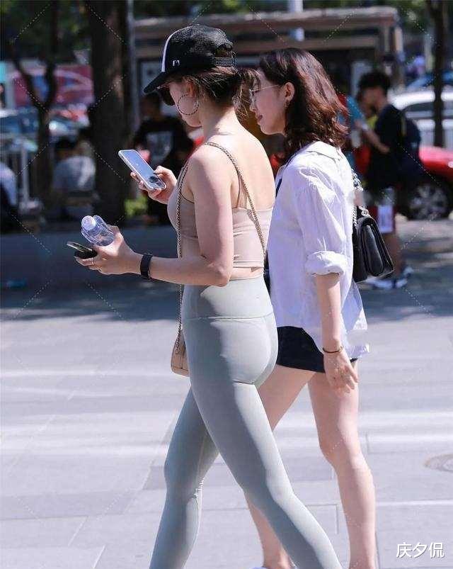 穿衣搭配|“葫芦”身材的打底裤美女，总能为造型加分，也很优雅