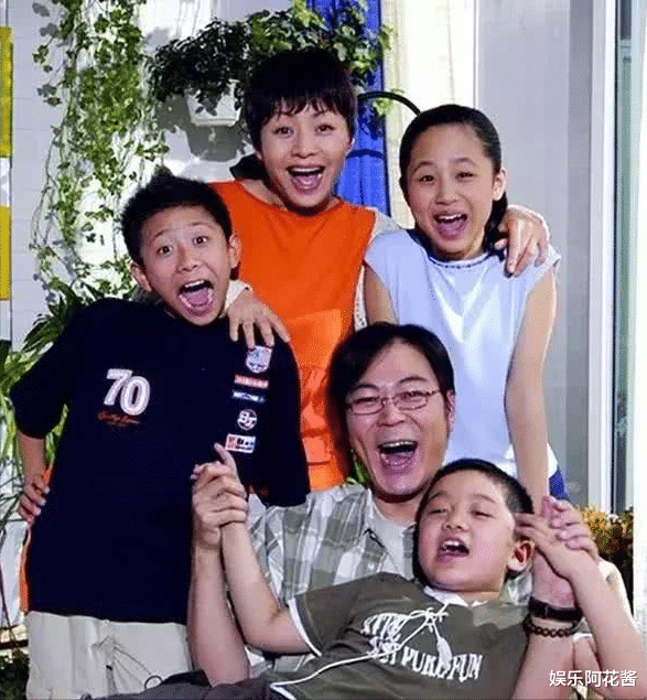 家有儿女|《家有儿女》小雨逆袭了，瘦身成功复出拍戏，变身硬汉帅到不敢认