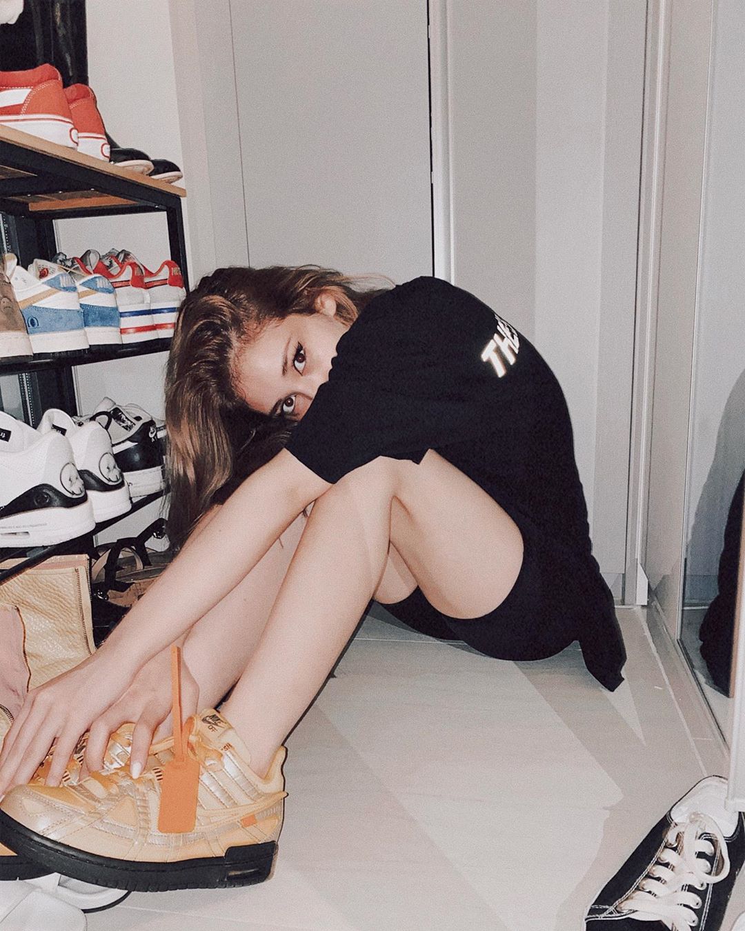 FLIGHTCLUB中文站|Jennie「渣女穿搭」火了！这身材穿400块球鞋真顶！还有新晋长腿球鞋女神！