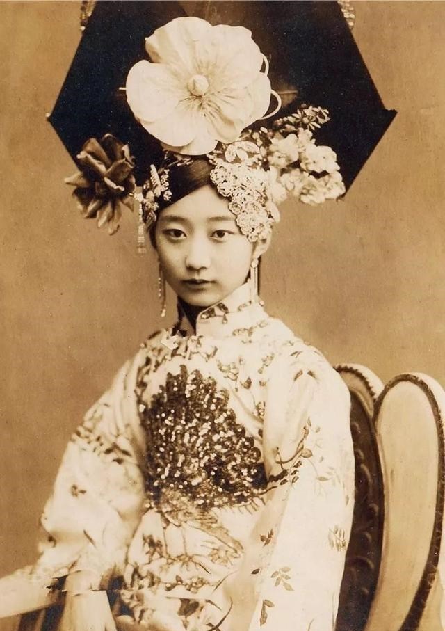 王敏彤|晚清格格王敏彤，终生不嫁也不找工作，却活了将近百岁