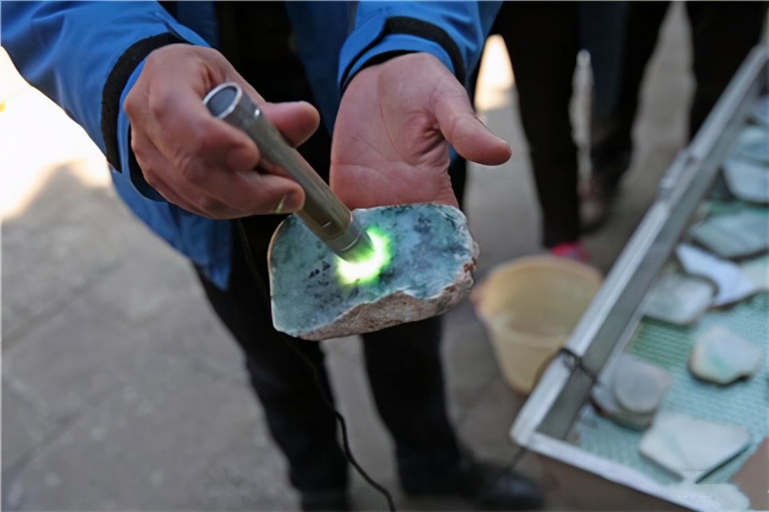 银元|翡翠赌石水那么深，为什么还有这么多人玩？