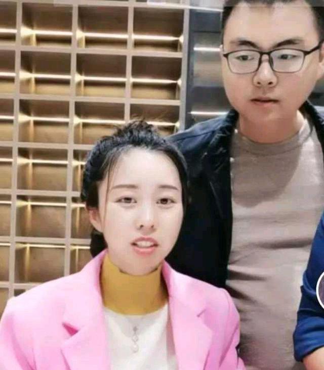 打call|田静直播从早忙到晚，许妈姚爸为其打CALL：浓妆出镜却遮不住疲惫