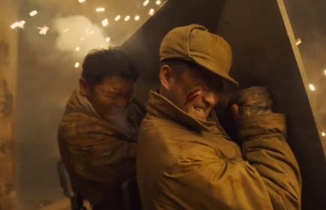 长津湖|《长津湖》演员打了多少“浓妆”男明星的脸？给你们看看啥叫男人