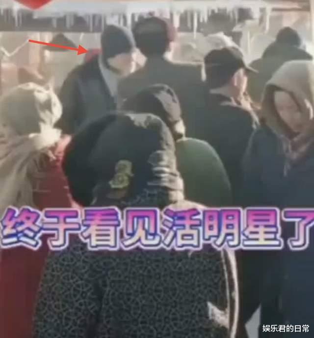 刘诗诗|40岁马苏哈尔滨拍戏被冻傻，站冰柱下神情呆滞，被群众围观人气高