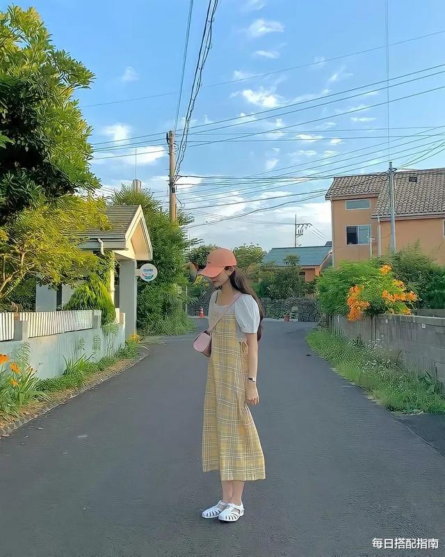 每日搭配指南|夏天，凉鞋怎么搭才美？学会它的挑选+搭配技巧，优雅又有高级感