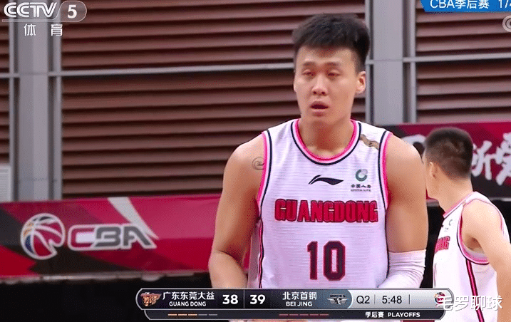 广东男篮|赵睿5犯，杜润旺5犯！杜锋绝望捂脸，10冠王广东落后13分有奇迹吗