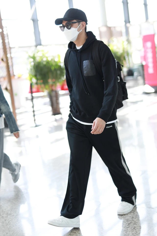 张智霖|男人想年轻，不要乱穿衣！看张智霖的造型，50岁穿出20多岁的状态