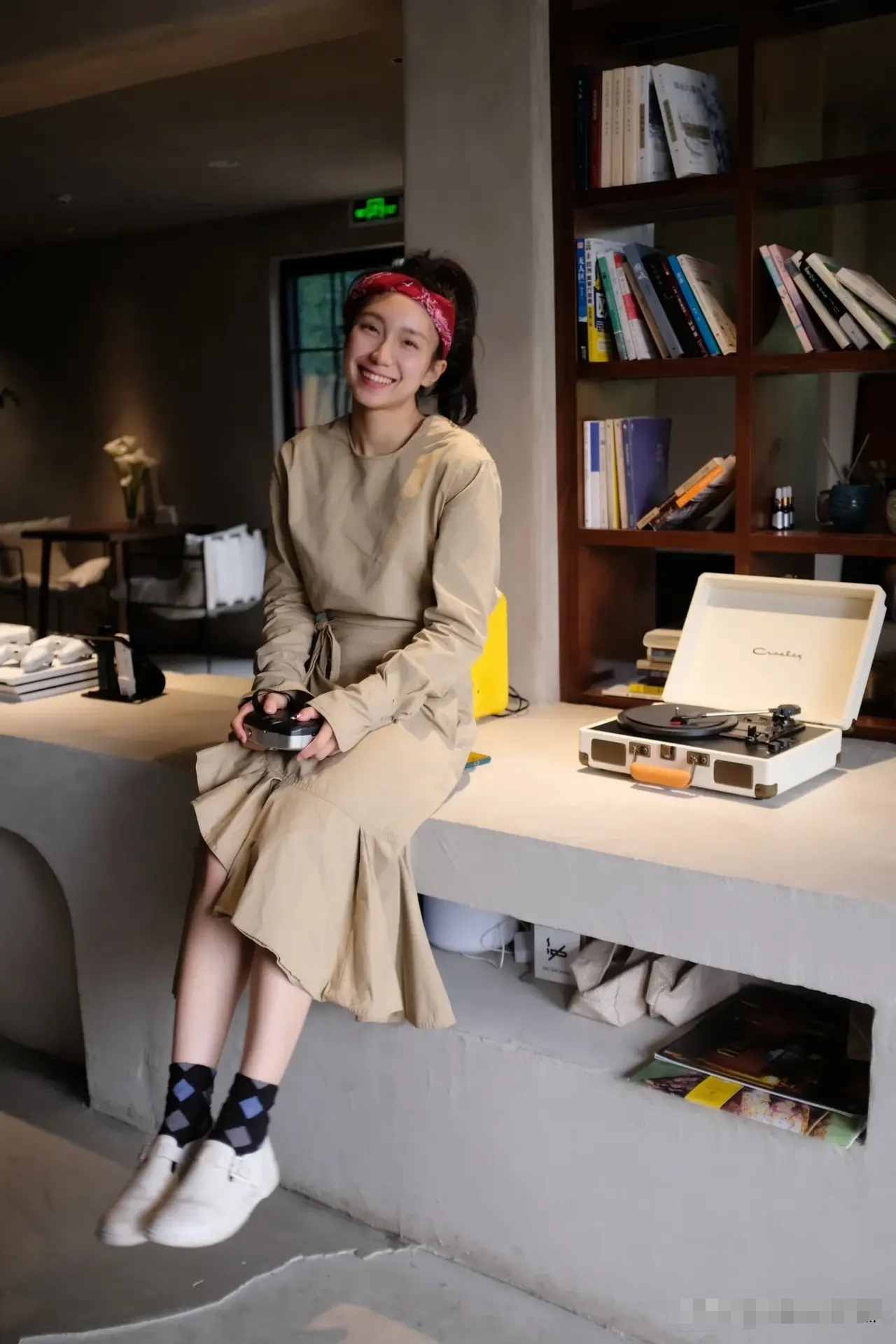 27君|不规则连衣裙配上有趣的头饰，满满的嘻哈风！