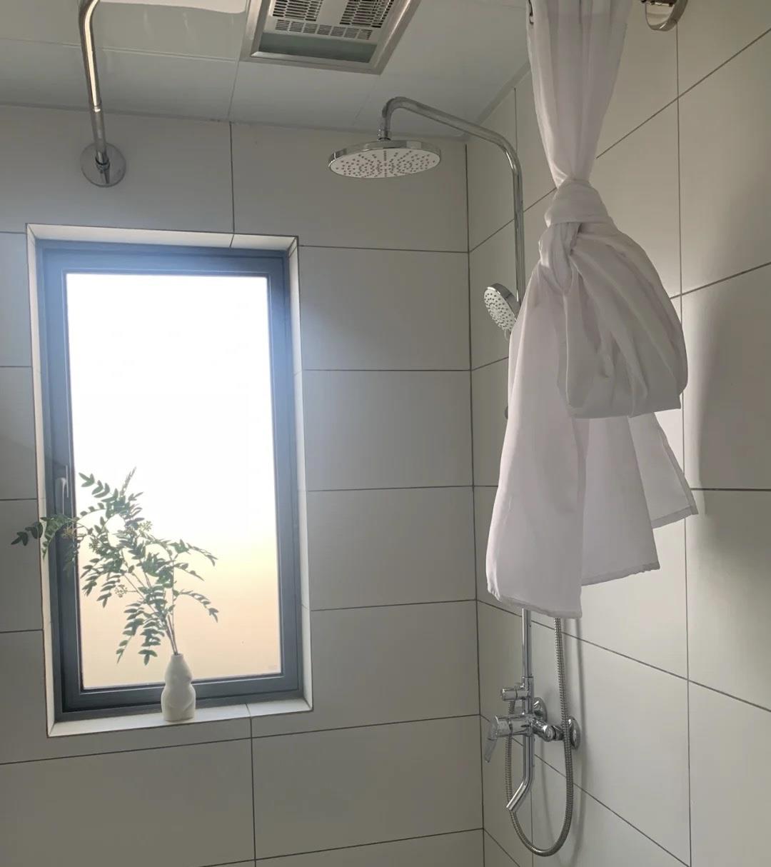 三无装修“一穷二白”？她家102㎡穷装简约风，越住越舒适