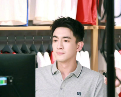 林更新|林更新短发生图上热搜，网友：两个好哥们都栽了，你网红女友在哪