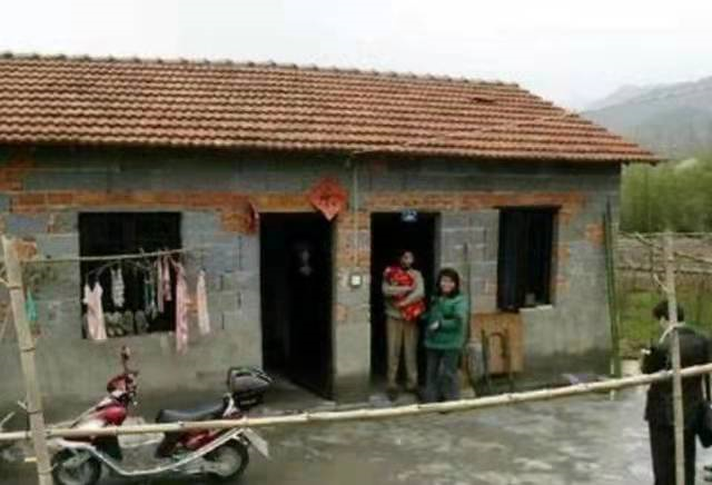 佟丽娅|变性人雷晓晨：04年变性，05年结婚，06年当妈，如今怎样了？