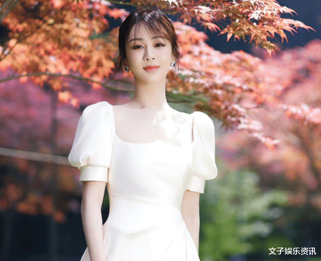 刘雨昕|杨紫下台时险摔倒，工作人员置之不理，刘雨昕一个举动暴露人品