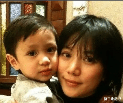 袁咏仪|星二代出道太容易？张智霖袁咏仪儿子开通微博仅发一字收获20万赞