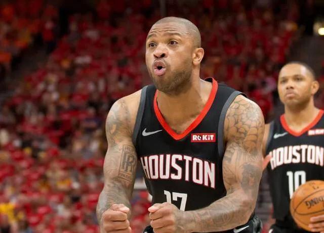 76人队|76人三换一交易塔克，火箭再得首轮选秀权