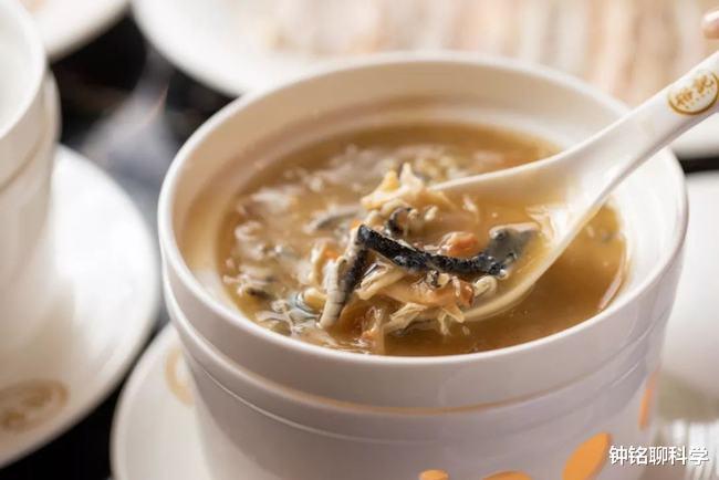 浙江省 1天被蛇咬上百口，浙江一村庄与300万条蛇生存40年，靠蛇赚钱