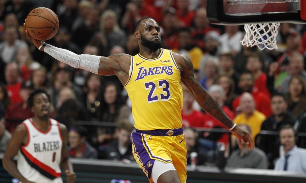 勒布朗·詹姆斯|36歲的詹姆斯，還能單換現役任何球員嗎？他可以單換誰