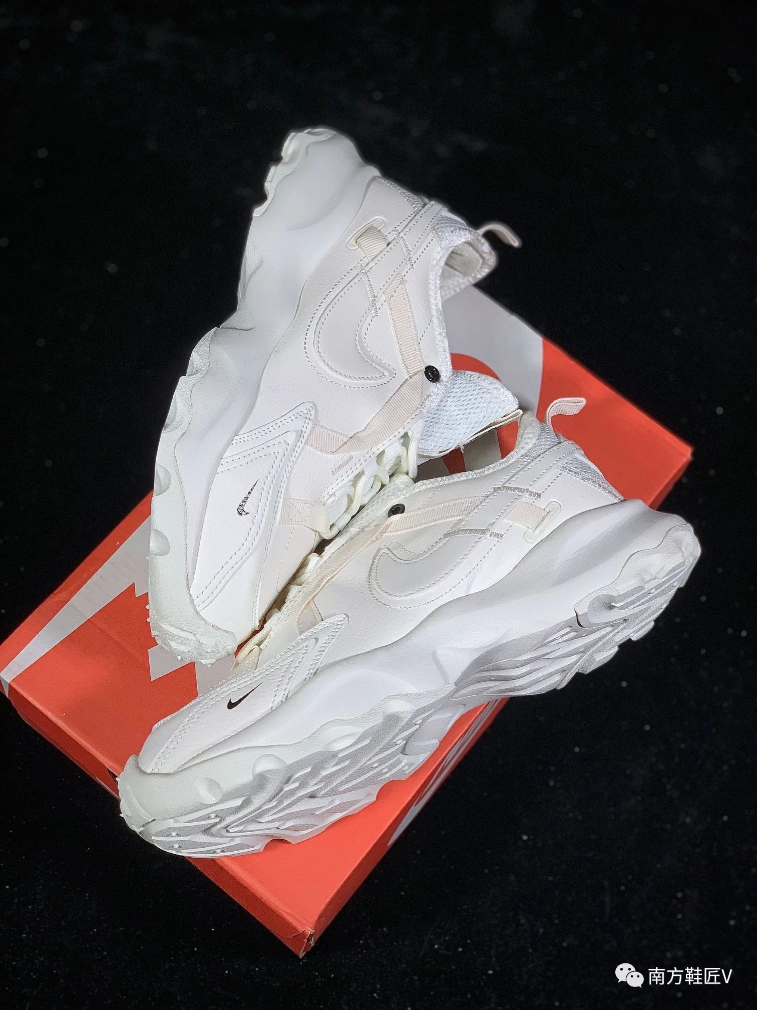 南方鞋匠|真香预警,Nike TC7900奶油白老爹鞋,小仙女绝美百搭款!