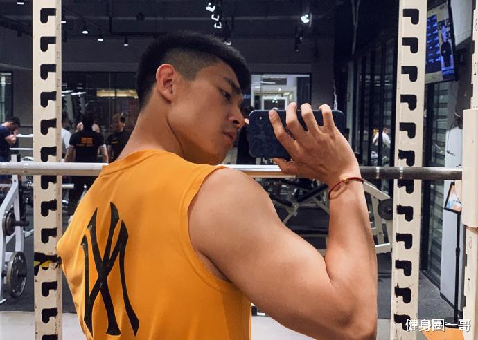 健身圈一哥 山东健壮爷们儿,最爱读书旅行和健身,灵魂和身体,都要饱满丰盈!